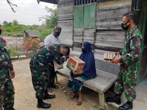 Dalam Moment Jum’at Berkah Kodim 0104/Atim, Bagikan Paket Sembako