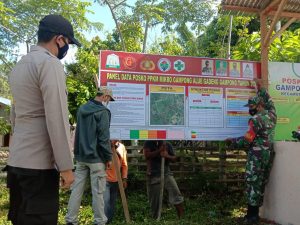 Bersama Warga, TNI-POLRI Birem Bayeun Bangun Posko PPKM