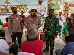 Kapolres, Dandim 0505/JT Dampingi Kunjungan Kapolda Metro Jaya Dan Kasdam Jaya Tinjau Lokasi Mikro Lockdown Kel. Kayu Putih Pulogadung
