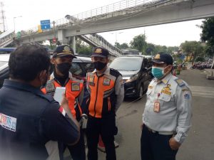 Kasatpel Perhubungan Kecamatan Tambora Menidaklanjuti Perintah Kasudinhub Jakarta Barat Terkait Parkir Liar Di Seosen City