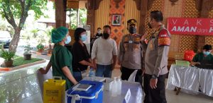 Kapolres Metro Jakarta Barat Tinjau Dan Apresiasi Pelayanan Vaksinasi Di Kembangan Jakarta Barat