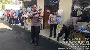 Gandeng PT Mayora, Polsek Palmerah Gelar Vaksinasi