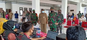 Serbuan Vaksinasi Massal Covid-19 Kepada Warga Masyarakat Cakung oleh TNI-Polri dan Empat Pilar Pemkot Jaktim