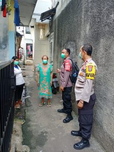 Polisi Cek By Name By Adress Warga Terkonfirmasi Positif Covid-19 di Kembangan