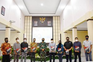 Komsos dengan Kommas, Danrem Ingatkan Peran Masyarakat di Tengah Pamdemi