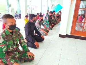 Kapten CBA Kurdi : Jalin Silaturahmi Satgas TMMD Dengan Warga Melalui Shalat Berjamaah