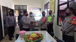Polsek Tambelang Potong Tumpeng Bhayangkara Ke- 75