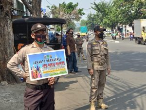 Kedapatan tidak menggunakan masker, 28 warga Tambora di tindak petugas