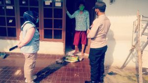 Warganya Terpapar Covid-19, Kapolsek Kembangan Salurkan Bantuan