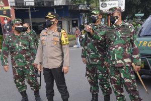 Danrem 081/DSJ Dampingi Irdam Tinjau Serbuan Vaksinasi di Tulungagung