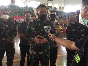 Danrem 051/Wijayakarta Tinjau Kembali Vaksinasi Covid-19 Hari Kedua Di GOR Ciracas