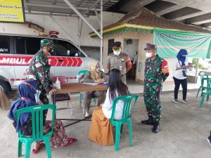 Penegakan Pergub No-3 Giat PPKM Mikro di Bawah Fly Over Buaran oleh Babinsa dan Muspika Cakung