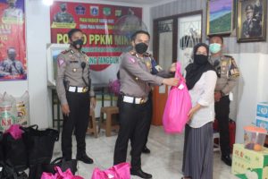 Kapolda Metro Jaya melalui Satpatwal Memberi Bantuan di RW 011 kelurahan Rawa Buaya cengkareng