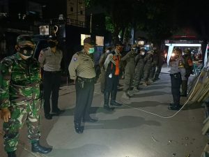 Cegah Penyebaran Covid-19 dan Antisipasi Guantibmas, Babinsa Koramil 02/TB Bersama Tiga Pilar Gelar Patroli Wilayah