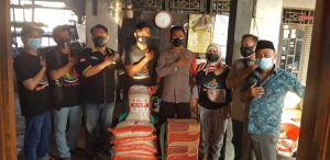 Polsek Tambelang Salur Sembako Bagi Dewan Kesenian Bekasi