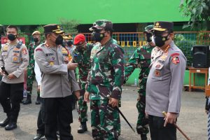 Kapolsek Metro Gambir Sambut Kunjungan Kapolri dan Panglima TNI di Gerai Vaksinasi Keliling