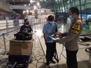 Polisi Monitoring Kedatangan WNA, WNI dan PMI dari Luar Negeri
