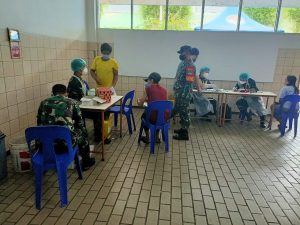 Serbuan Vaksinasi Koramil 02/TB Bersama Tiga Pilar Sasar Warga Kelurahan Kalianyar Tambora