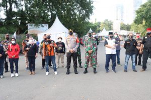 Polres Jakpus Bagikan 500 Paket Sembako,Ringankan Beban Masyarakat