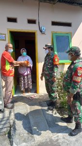 Distribusi Bantuan Beras Tepat Sasaran Oleh Babinsa Koramil 03/Pasar Rebo