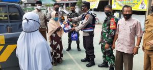 PPKM Level 4, Polsek Tambelang Gelar Oprasi Simpatik dan Pembagian Bansos