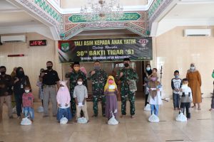 BAKTI TIDAR ’91, GELAR VAKSINASI MASSAL DAN BAGIKAN SANTUNAN KEPADA ANAK YATIM DI MAKOREM 051/WIJAYAKARTA