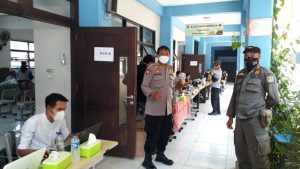 Polsek Kalideres Monitoring Pelaksanaan Vaksinasi di SMPN 224 Kamal