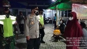 Patroli Malam, Aparat TNI-POLRI dan Satpol PP Kecamatan Kenduruan Beri Himbauan Terkait PPKM Darurat Covid-19 Level 4