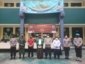 Pendampingan Babinsa Koramil 07/Cipayung Pada Giat Vaksin Massal di Pondok Pesantren Alhamid