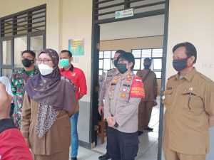 Pelajar SMAN 1 Sukawangi sangat antusias ikuti gerai vaksin presisi merdeka berani Oleh Polsek Tambelang