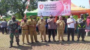 Polsek Bojonggede Melaksanakan Gerakan Vaksinasi Merdeka Tahap I Desa Cimanggis Kec.Bojonggede Kab.Bogor