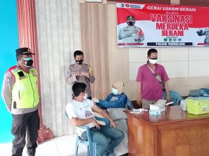 Polsek Tambelang Gelar Vaksinasi Merdeka Berani Tahap Satu dan Dua di Desa Sukamantri