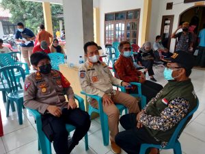 Gunakan Vaksin Astrazeneca vaksin, Polsek Tambelang Gelar Vaksinasi Merdeka Berani di Desa Sukadaya