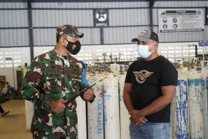 Kasus Covid-19 Meningkat, Personel Korem 162/WB Bantu Distribusi Oksigen ke Rumah Sakit