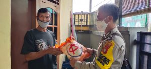 Pembagian Sembako Berbentuk Beras Dilakukan Polsek Bojonggede Di Desa Bojonggede