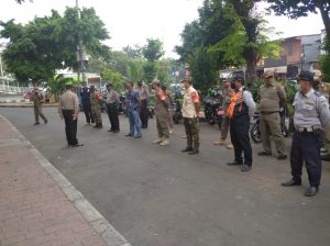 Operasi Yustisi Babinsa Koramil 02/TB Bersama Petugas Gabungan Jaring 16 Pelanggar