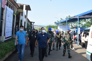 Wadanpuspomad Tinjau Vaksinasi Massal Hari Kedua Bagi Warga Jonggol