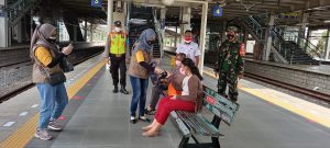 Kolaborasi Empat Pilar dan BNPB, Koramil 01/Jatinegara Bagikan 1000 Masker