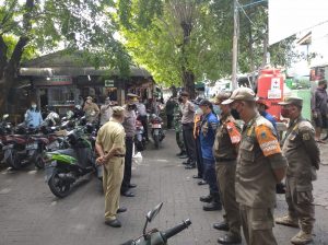 Dalam Rangka Mencegah Penyebaran Covid-19, Petugas Gabungan Tiga Pilar Gelar OPS Yustisi