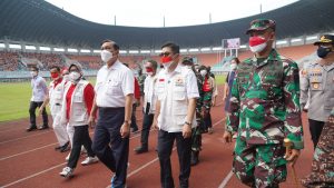 Danrem 061/SK Dampingi Menko Marves Tinjau Serbuan Vaksinasi di Wilayah Bogor