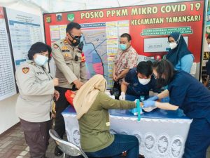 Polsek Metro Taman Sari Polres Metro Jakarta Barat Memberikan Suntikan vitamin kepada Relawan Serta Personel 3 Pilar