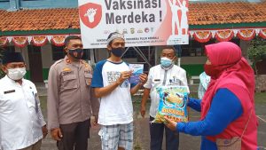 Polsek Tambora Menghimbau Ke Masyarakat,  jenis vaksinasi Sinovac Maupun Aztra Zeneca Semua Aman dan Halal