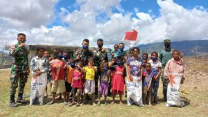 TNI di Perbatasan Meriahkan HUT Kemerdekaan RI Dengan Lomba Anak-anak