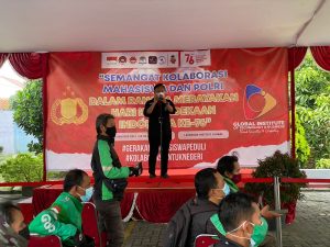 Kolaborasi BEM dan Polri Bagikan 1.500 Paket Sembako Untuk Ojek Online