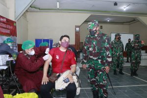 Korem 101/Antasari Gelas Serbuan Vaksinasi TNI di RS TPT Dr. R. Soeharsono Untuk Masyarakat Umum