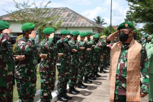 Pedang Pora dan Cium Pataka Warnai Pelepasan Brigjen TNI Djaka Budhi Utama