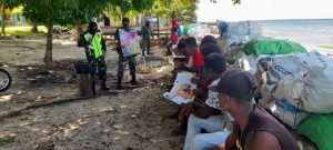 Bekali Anak Usia Dini Dengan Ilmu Pengetahuan, Babinsa Biak Timur Gelar Perpustakaan Keliling