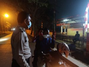 Polsek Tambelang Pantau Penerapan PPKM Demi Menekan Angka Penularan Covid-19