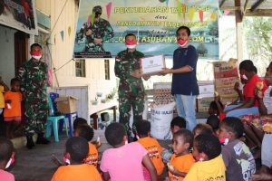 Berbagi Kasih, Pangdam XVII/Cenderawasih Bagikan Alkitab dan Sembako ke Panti Asuhan Syalom Arso