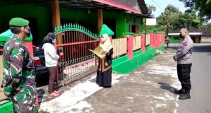 Bidan Desa Menghimbau Warga Yang Kontak Langsung Pasien Positif Covid-19 Agar Melaksanakan Isoma